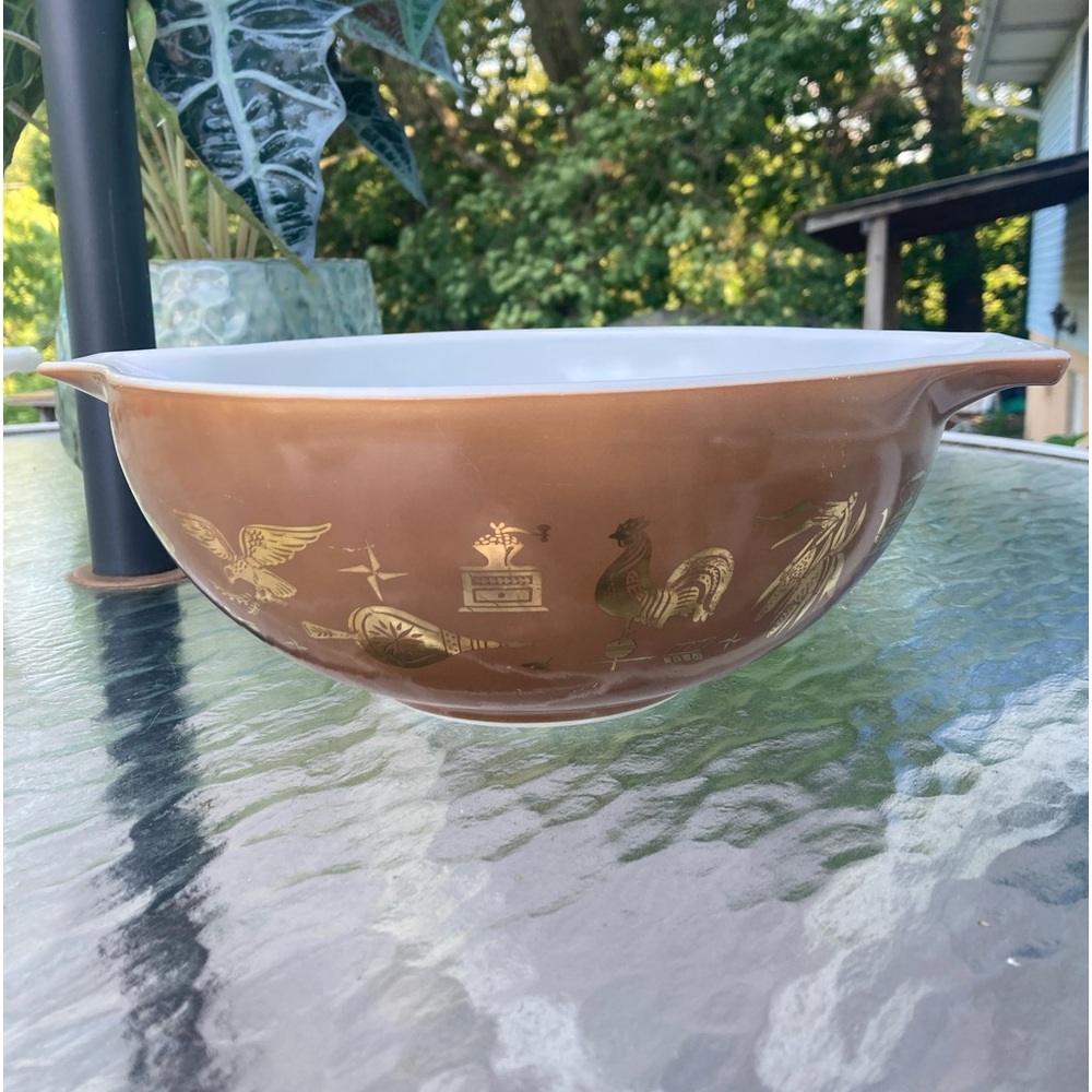 Vintage Pyrex American Pattern Spout and Handle Ovenware Serving Bowl